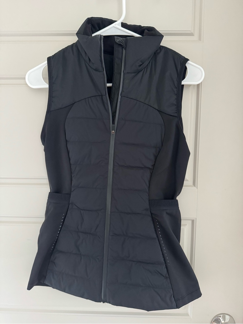 lululemon athletica Black Quilted Sleeveless Puffer Vest - Picture 1 of 3